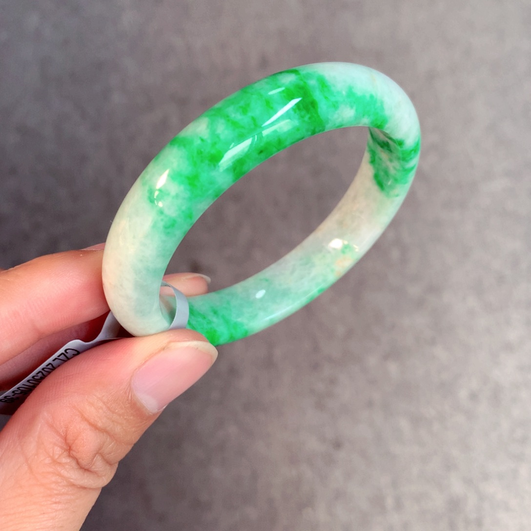 翡翠手镯未镶嵌缅甸