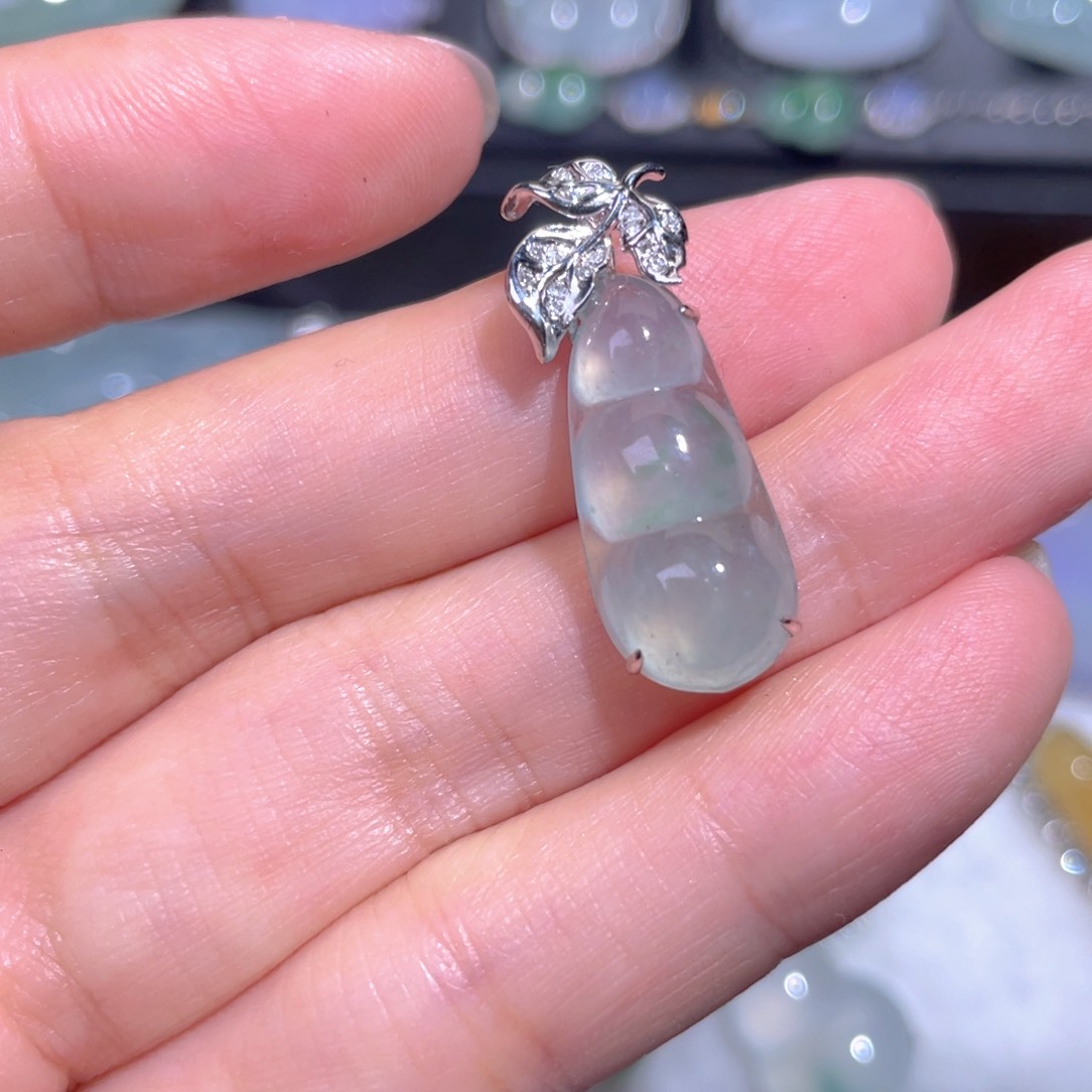 颈饰18K金镶嵌翡翠翡翠