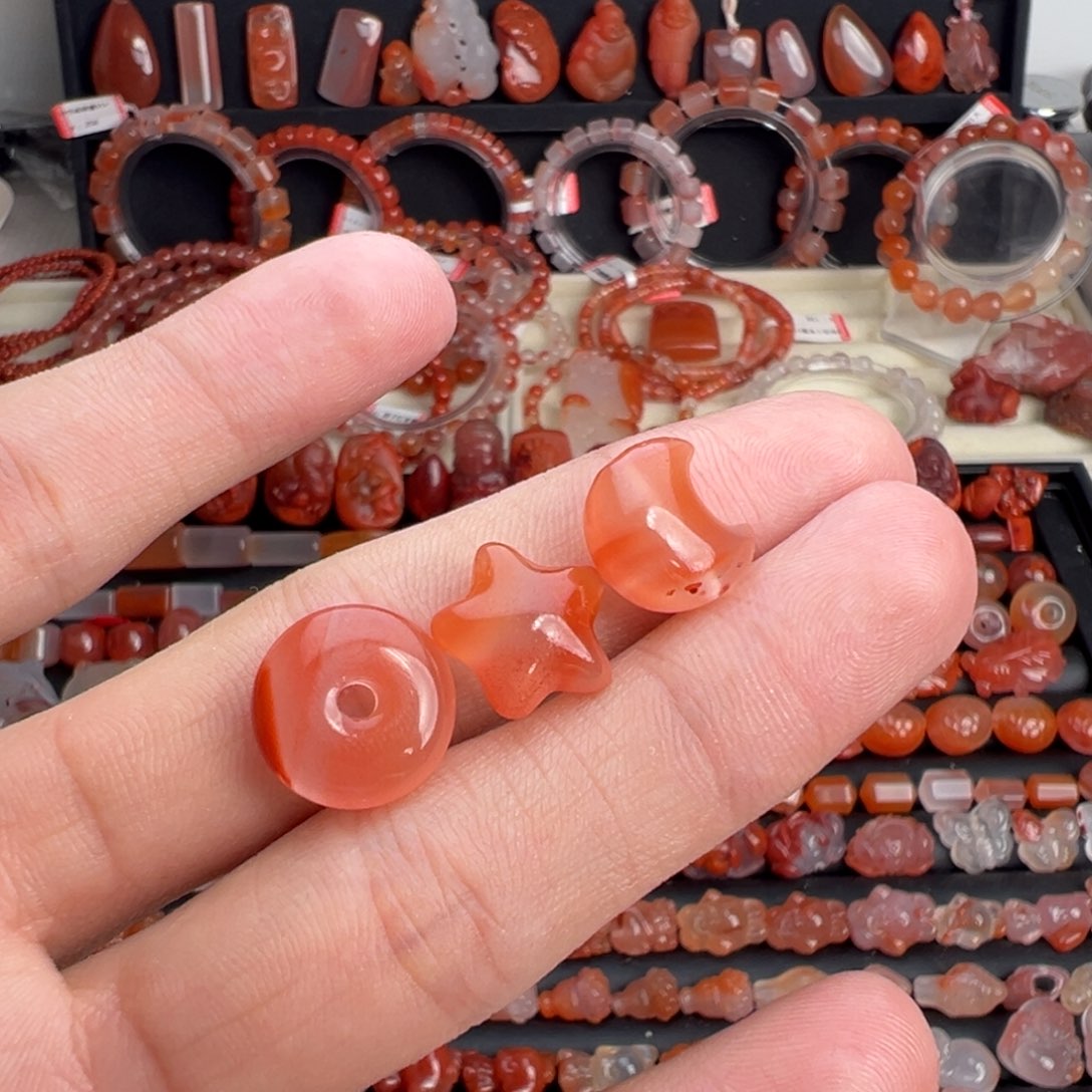 小***牛南红玛瑙未镶嵌颈饰三颗