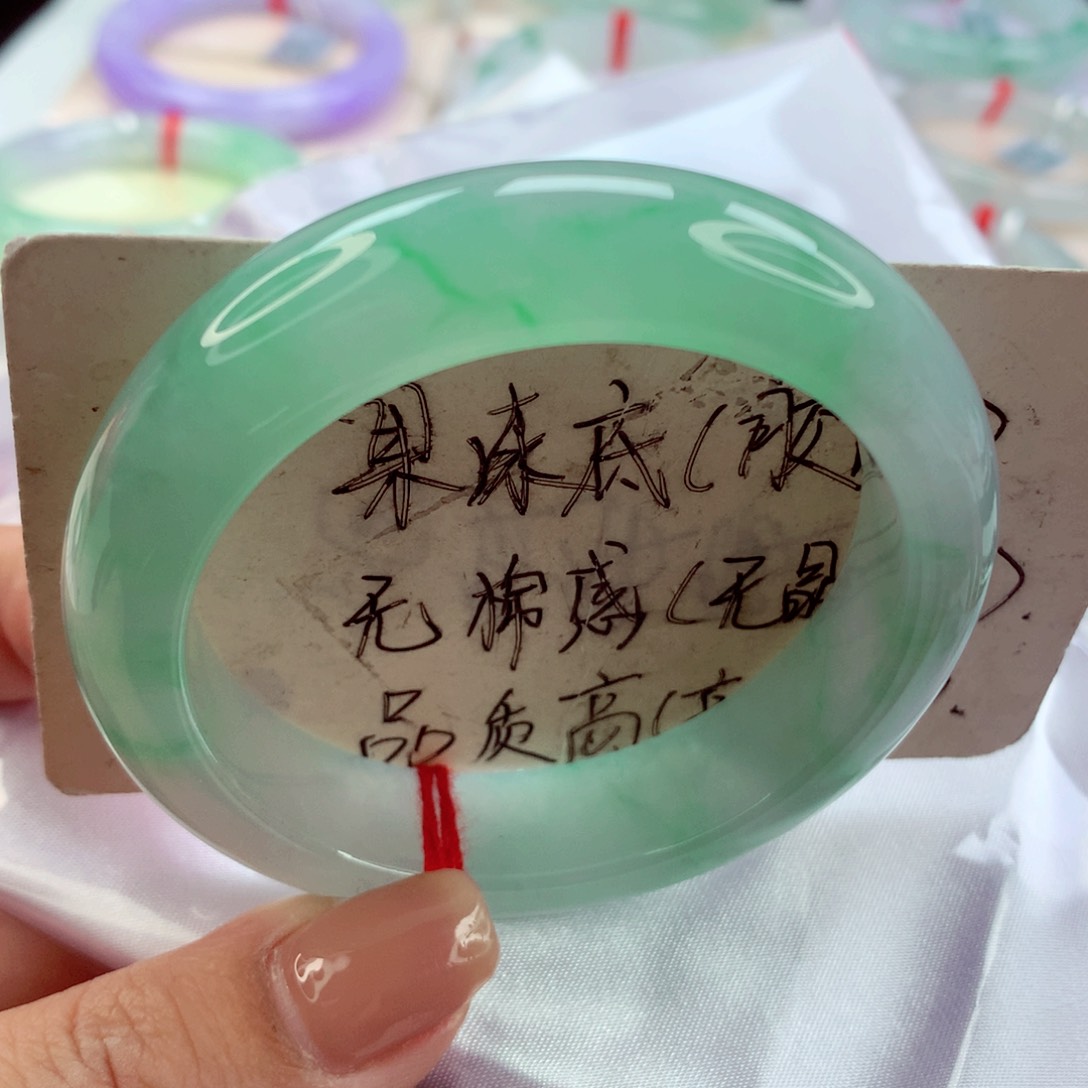 翡翠手镯未镶嵌师妹