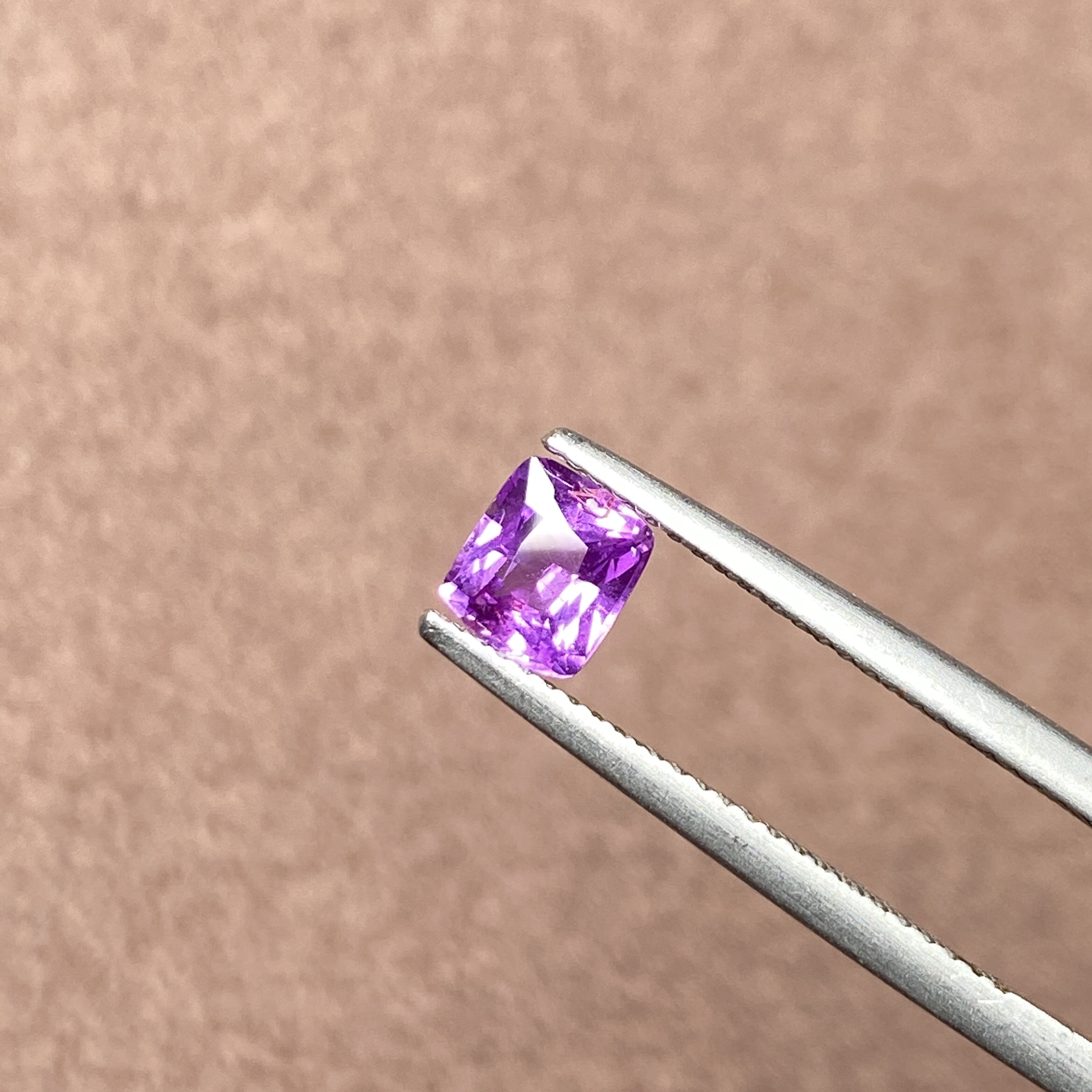 22R018 有烧紫色蓝宝石 0.95克拉