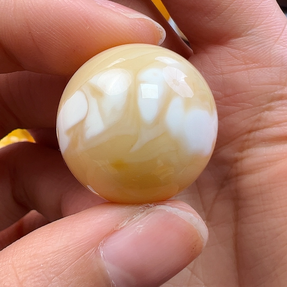 蜜蜡未镶嵌珠宝奇石