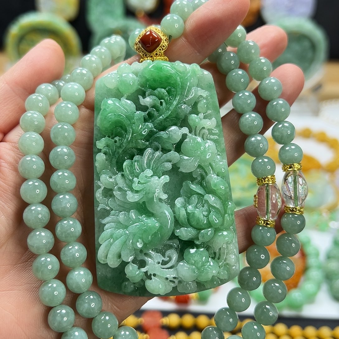 翡翠未镶嵌颈饰吊坠