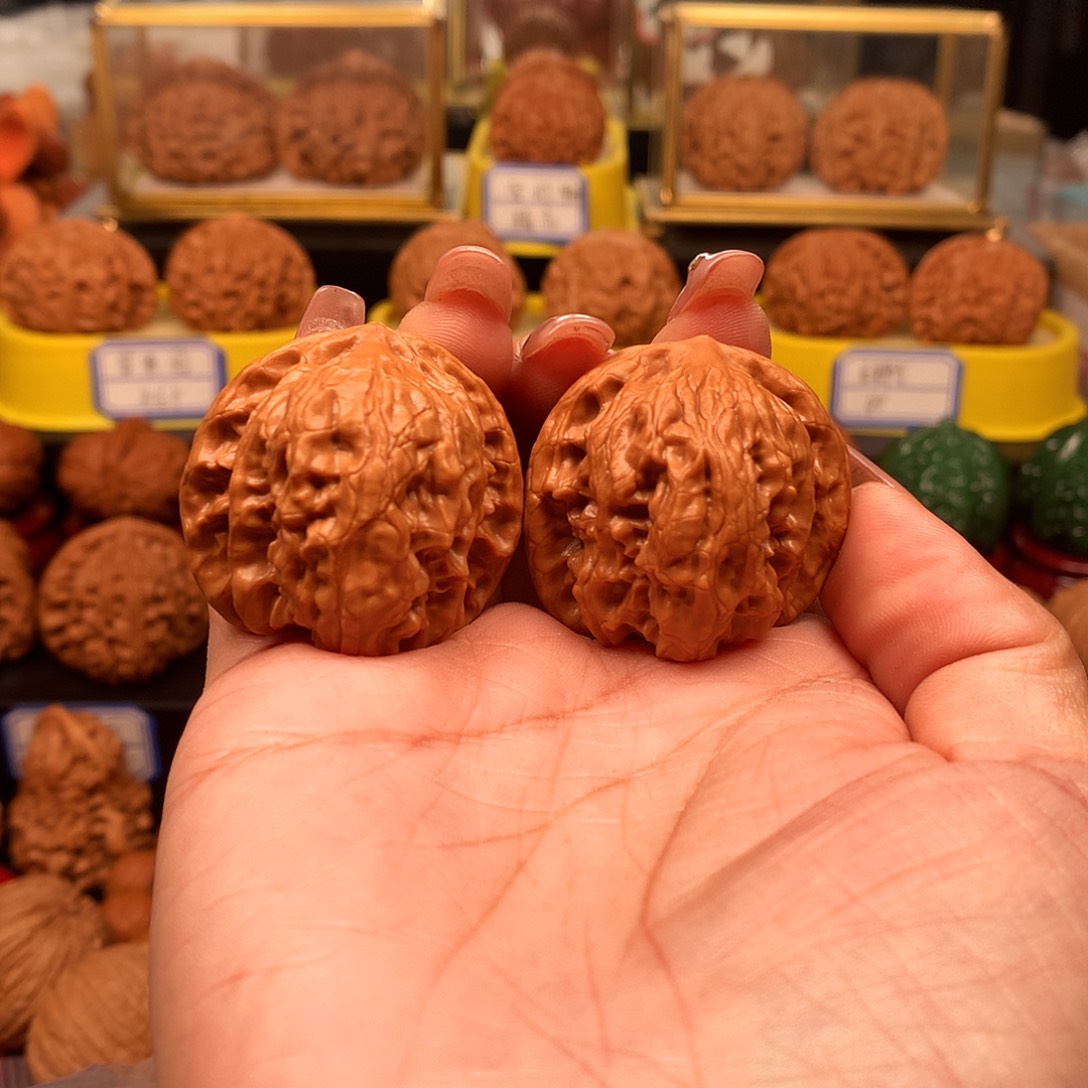 文玩核桃把件野狼全品3.7