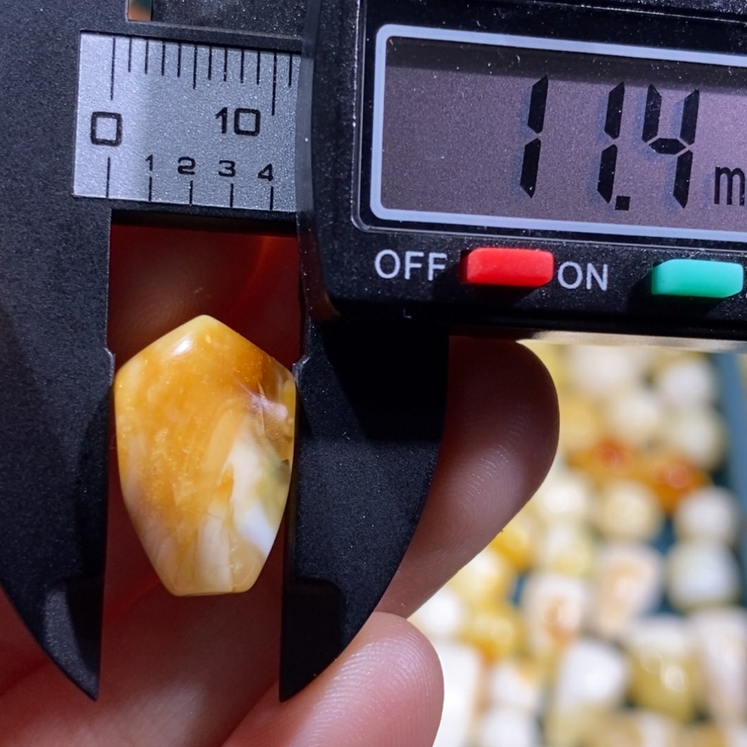 蜜蜡裸石未镶嵌配饰