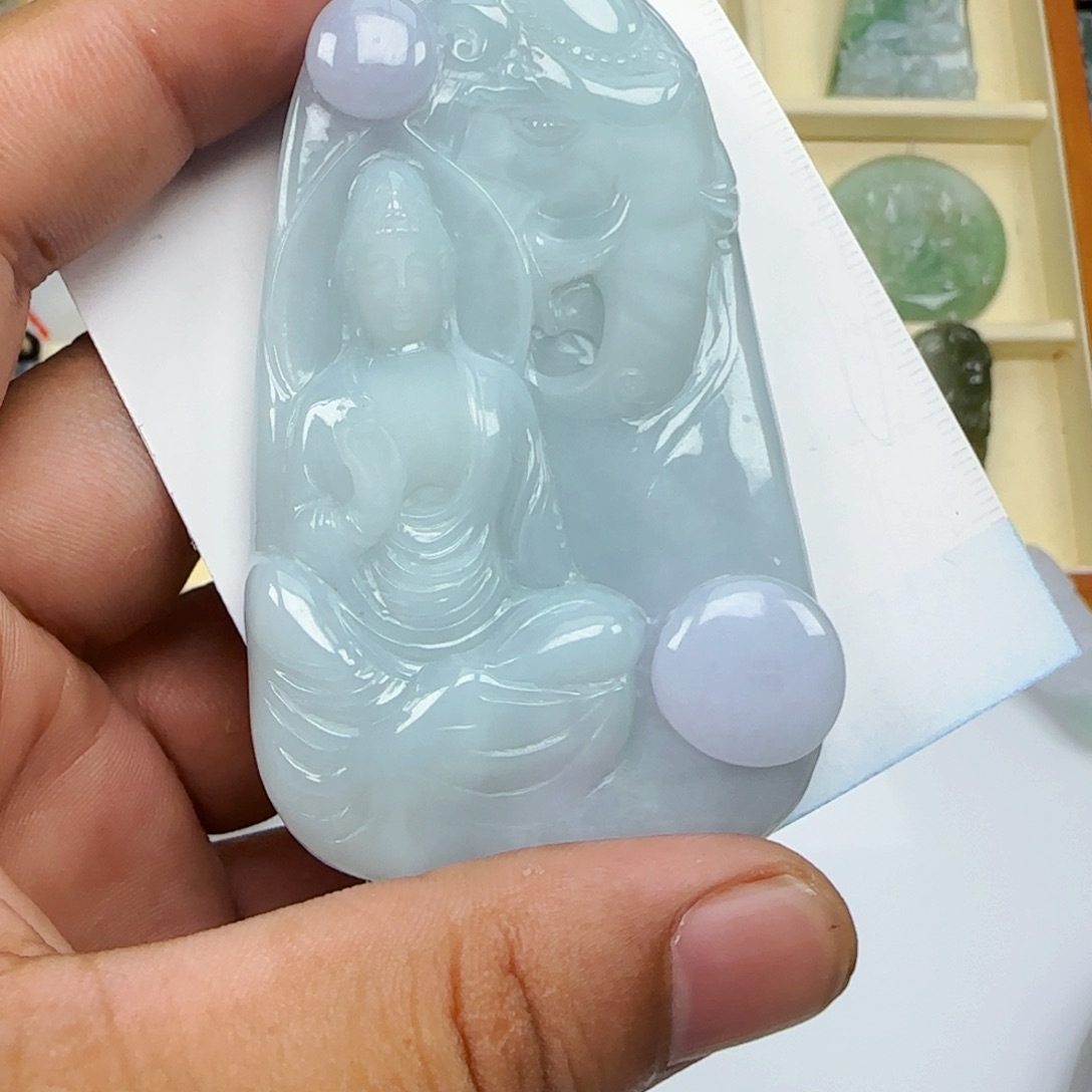 翡翠未镶嵌颈饰，