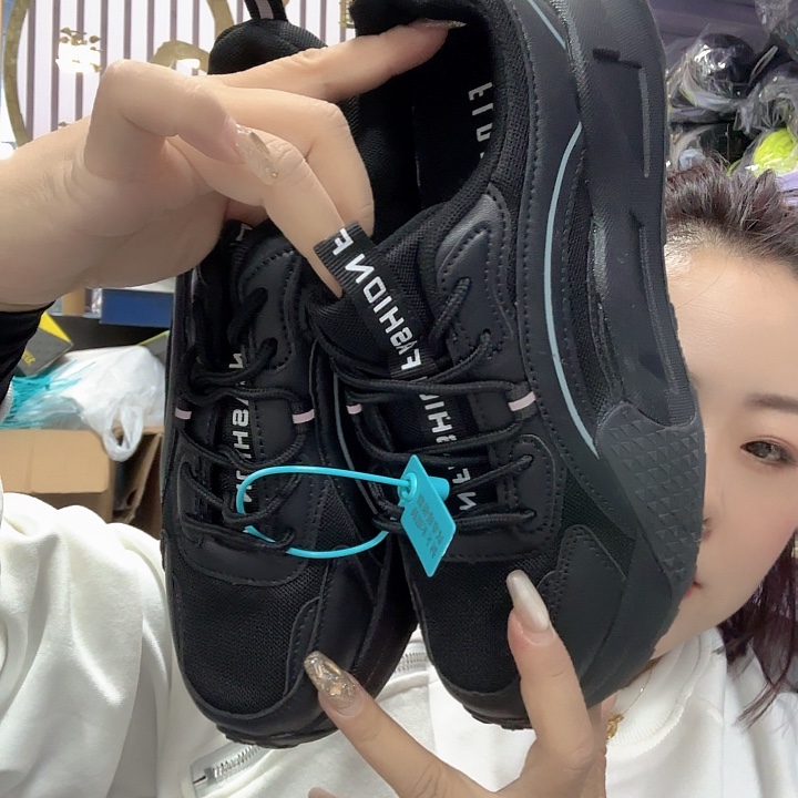 休闲男款运动鞋，轻袍