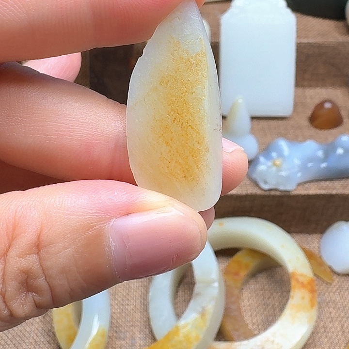 和田玉（糖玉）未镶嵌颈饰