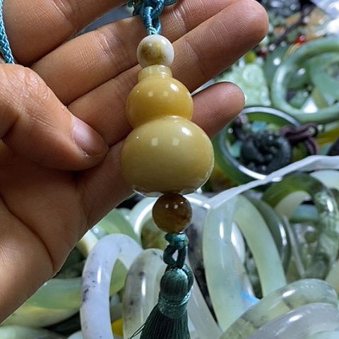 岫玉车挂未镶嵌一个