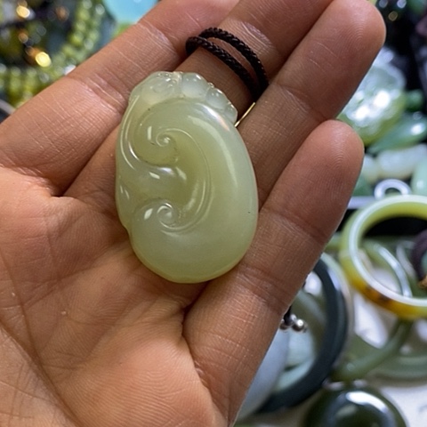 岫玉颈饰未镶嵌挂件