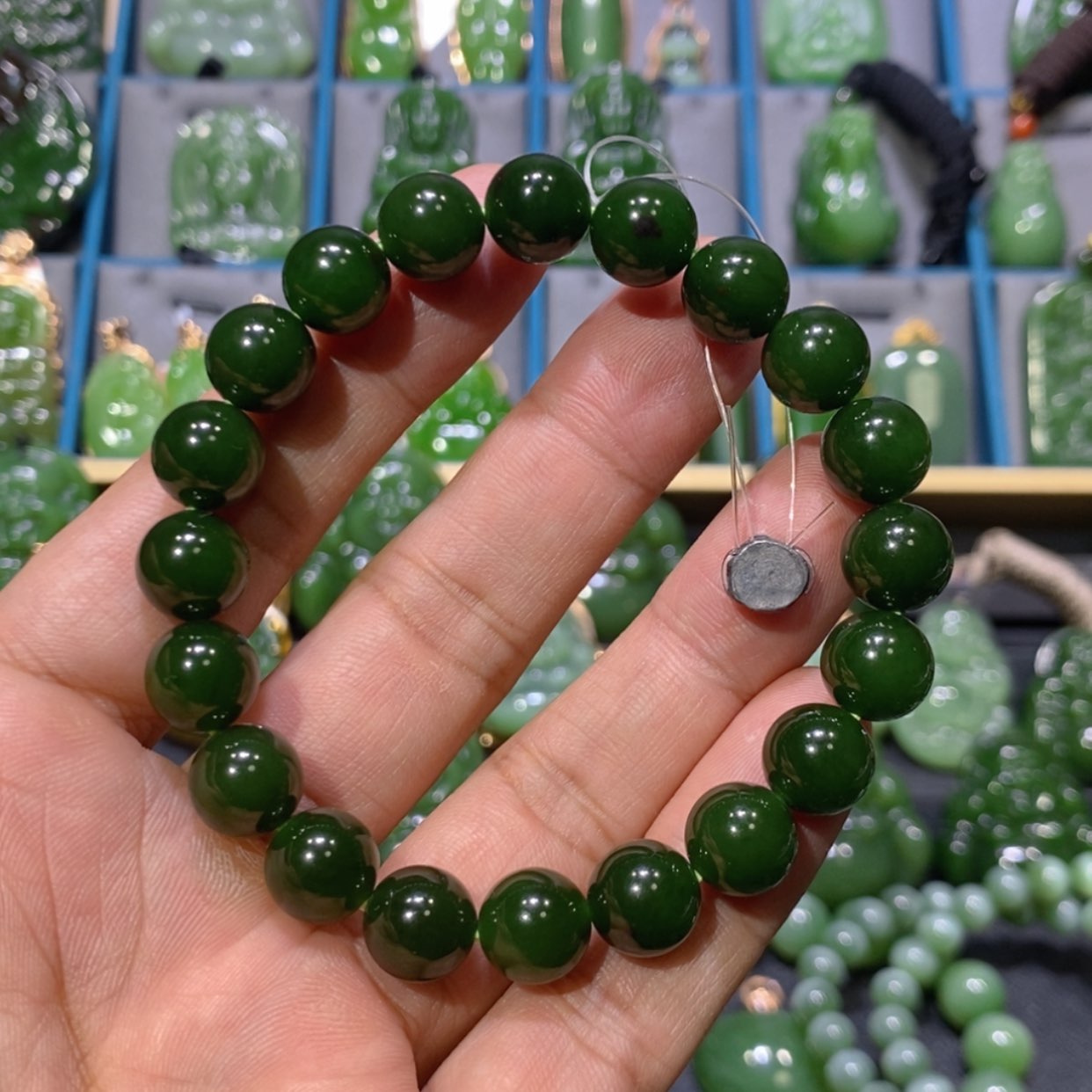 【闪购商品】和田玉吊坠(不含链)未镶嵌俄七红皮菠菜绿手串10