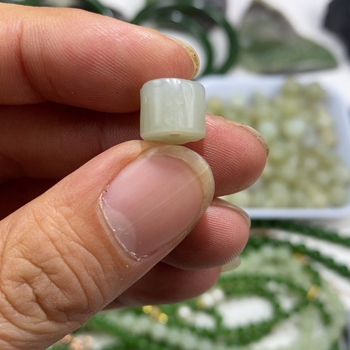 和田玉未镶嵌车挂