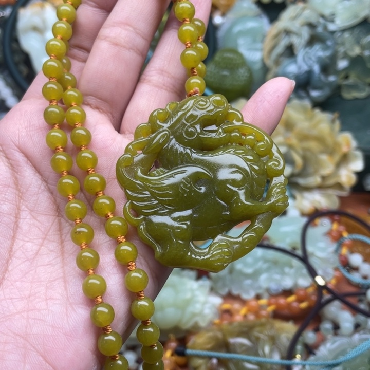 蛇纹石玉吊坠合金