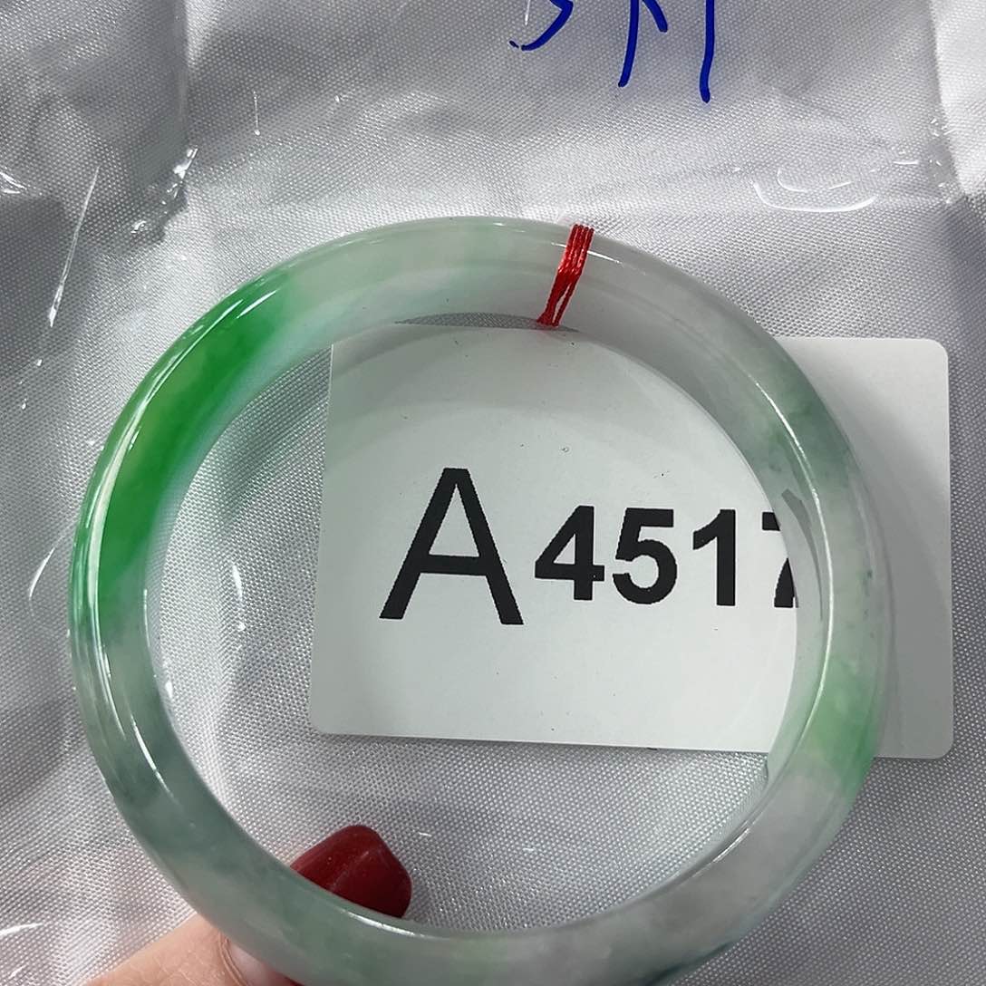 翡翠手镯未镶嵌多样性