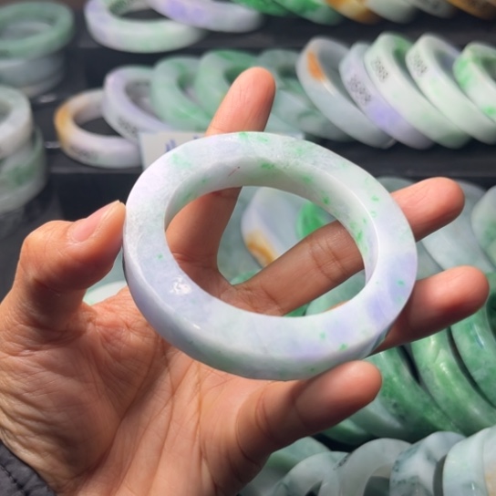 定制翡翠未镶嵌翡翠手镯