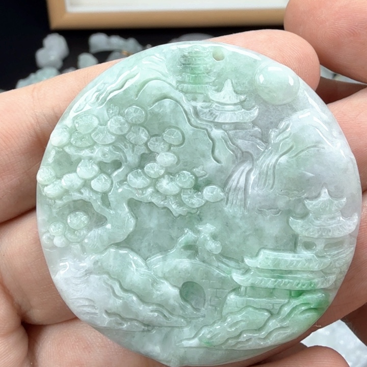 翡翠挂件未镶嵌翡翠