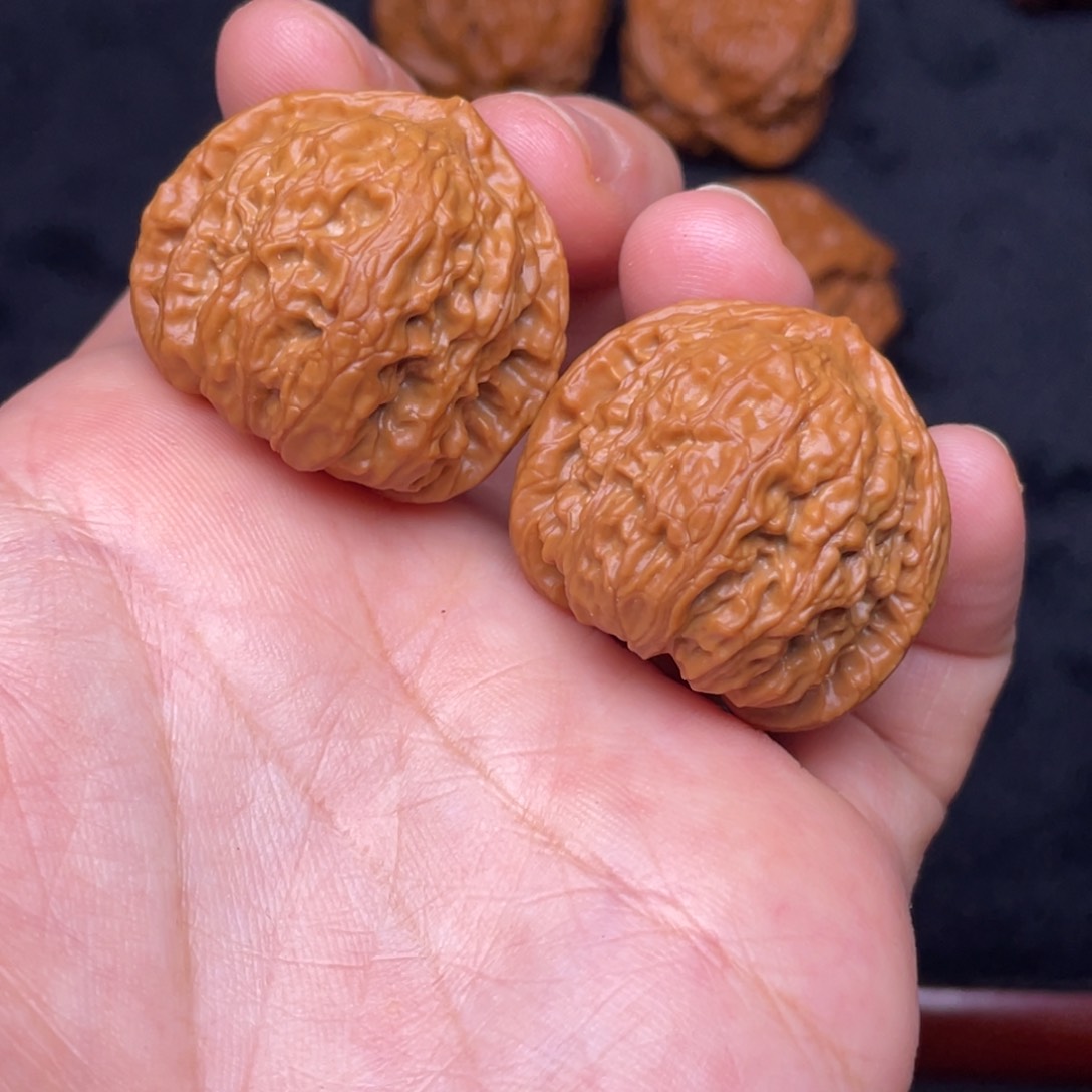 文玩核桃吊坠31+尺全品凹底三角白