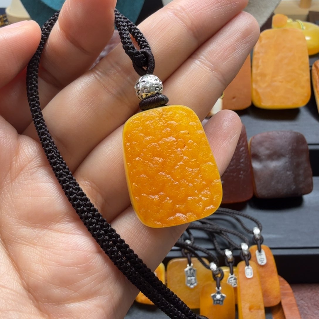 琥珀吊坠(赠链)未镶嵌