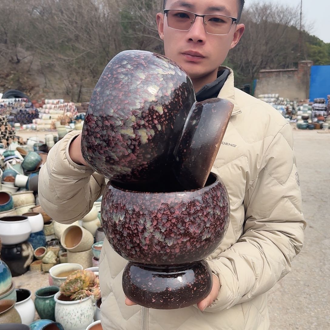 紫砂花盆口19高19（两个紫球