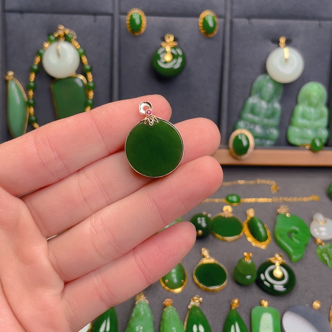 和田玉（碧玉）18K金镶嵌吊坠(不含链)