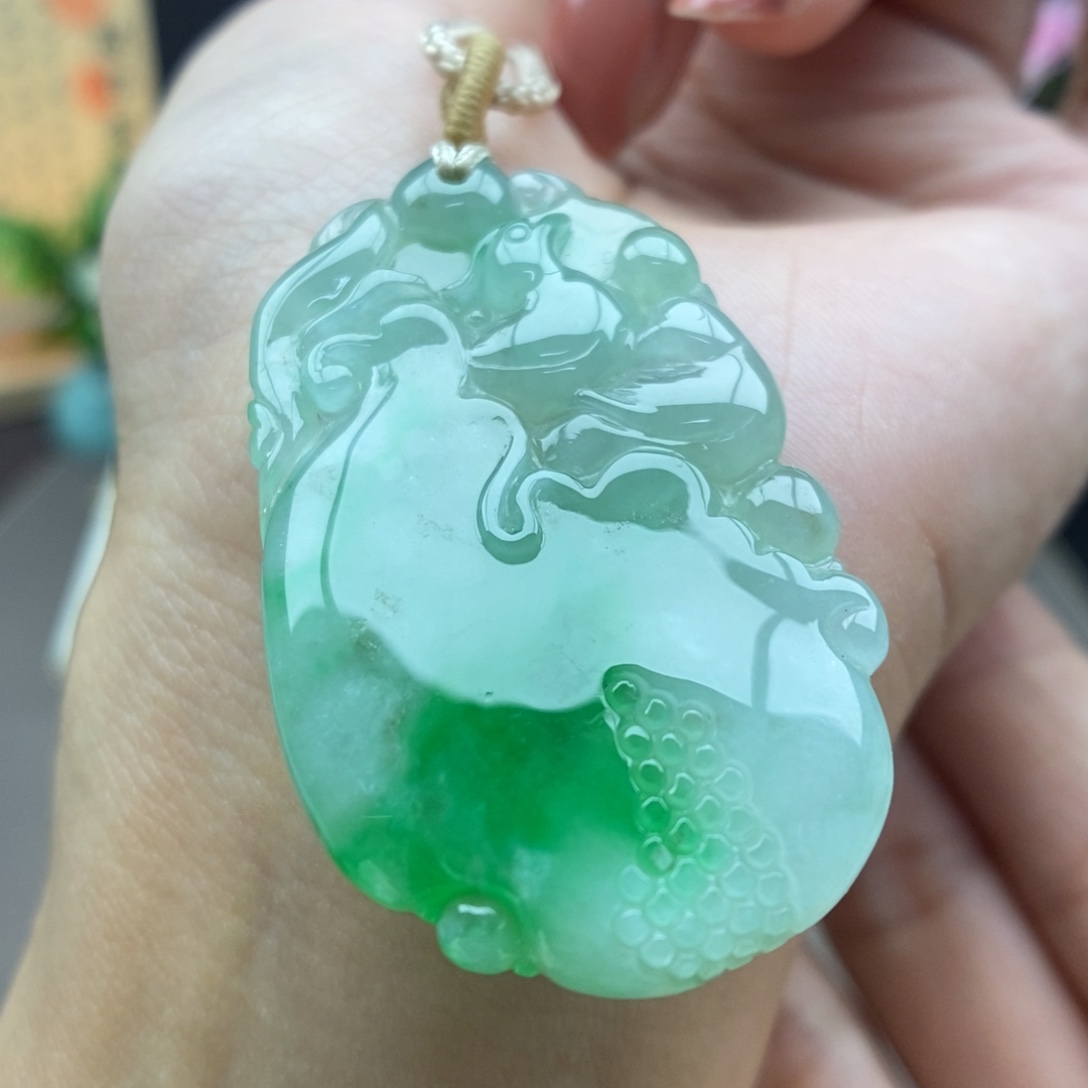 翡翠未镶嵌颈饰吊坠52