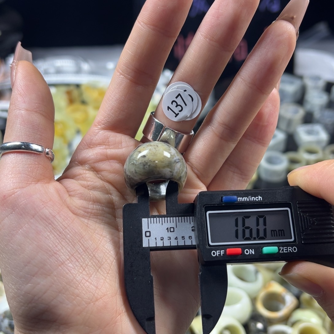 蛇纹石玉未镶嵌戒指