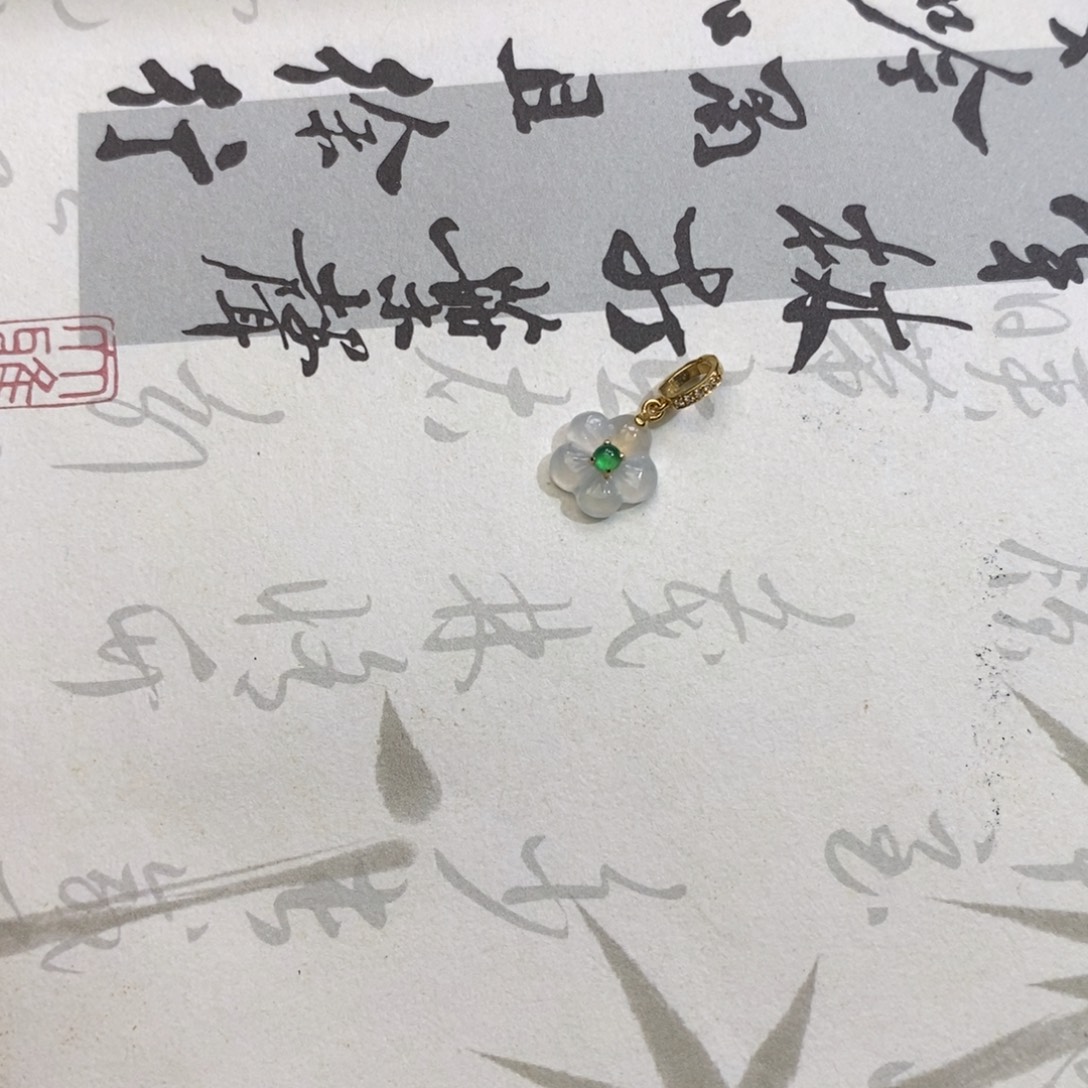 M***H翡翠18K金镶嵌颈饰翡翠