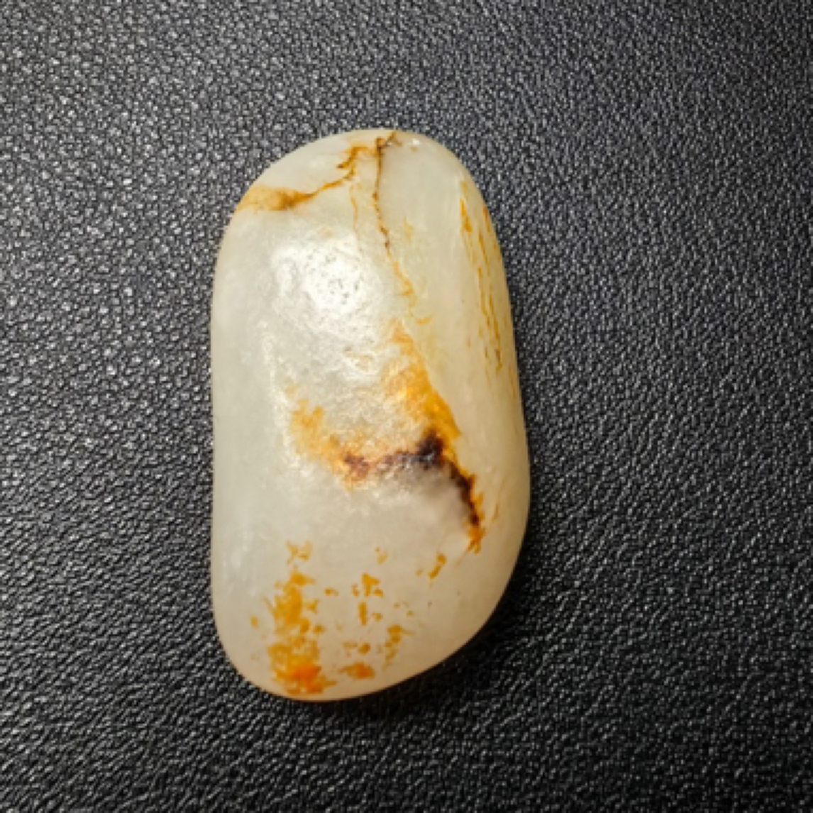 和田玉洒金皮暖白种