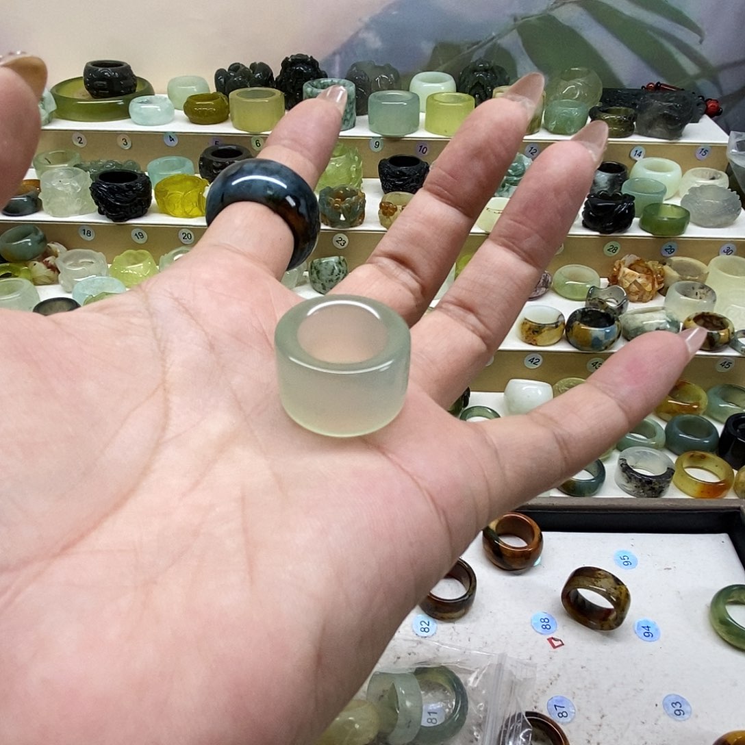 芋***～岫玉未镶嵌天然玉石戒指岫玉