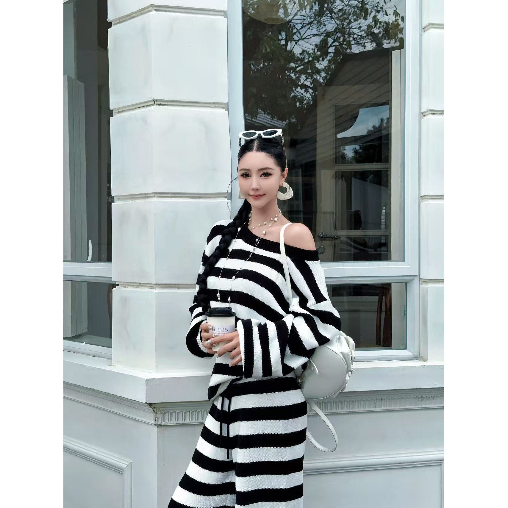 DIYI【条纹女孩】黑白条纹露肩一字肩喇叭袖斑马抽绳套装TZ14029