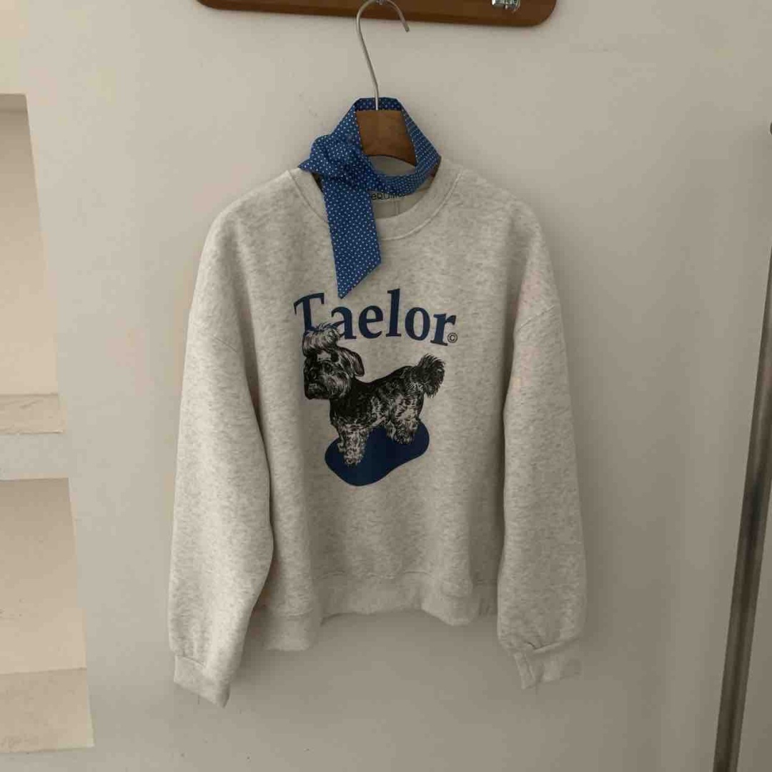 张贝贝ibell复古画报感做旧小狗印花一体绒加厚长绒棉圆领卫衣女