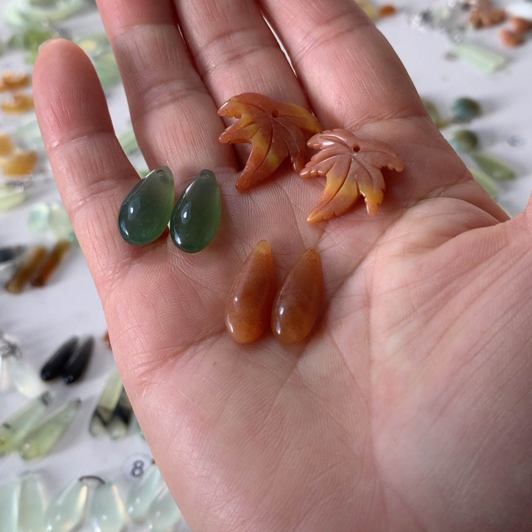 S***e蛇纹石玉未镶嵌耳环