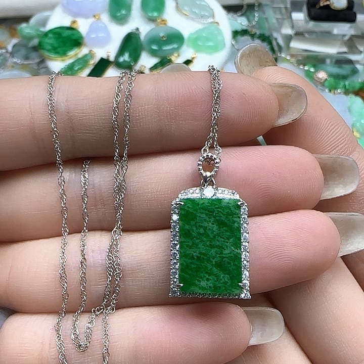 翡翠未镶嵌颈饰绿吊坠