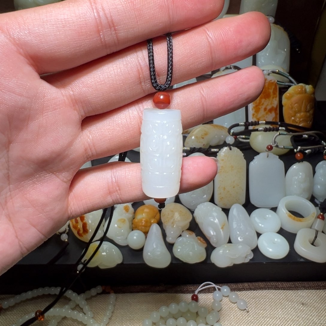 和田玉吊坠(不含链)未镶嵌?*燕