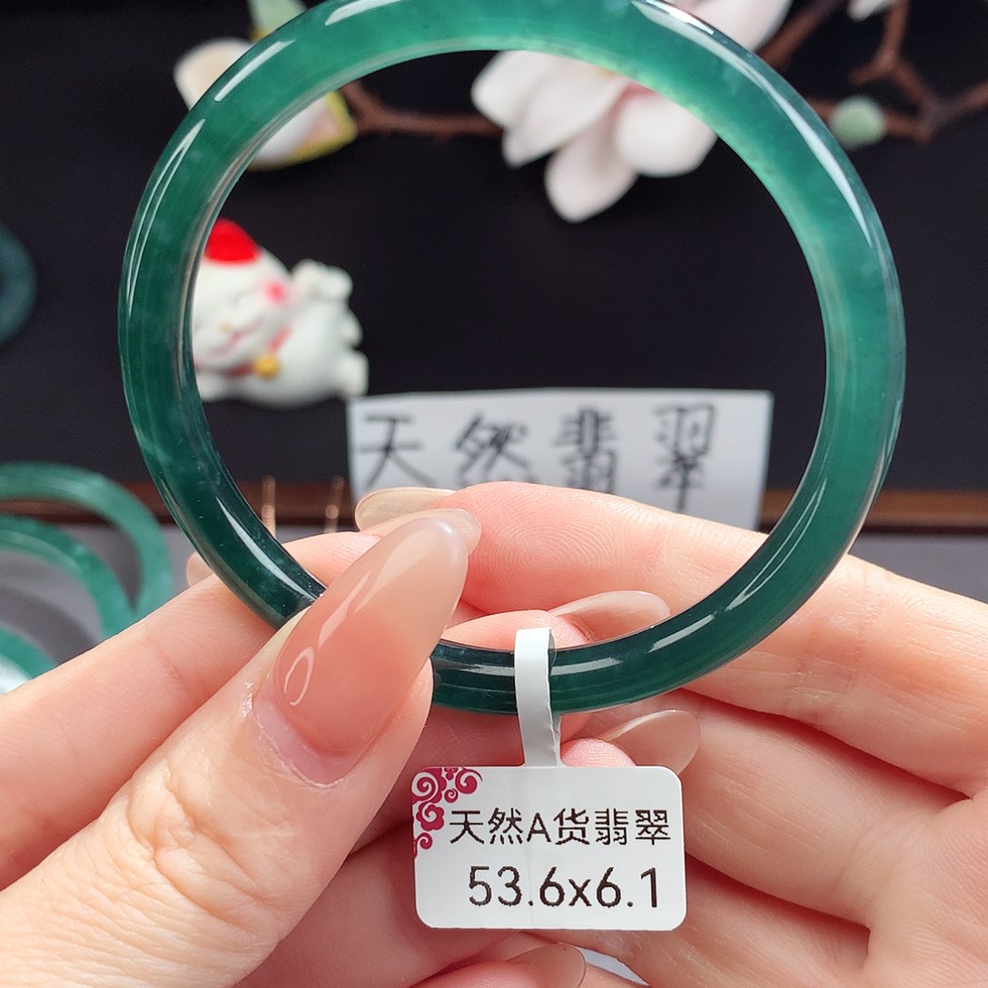 翡翠手镯（圆镯）未镶嵌