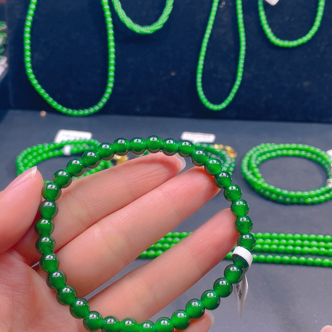 翡翠未镶嵌颈饰卡6.5