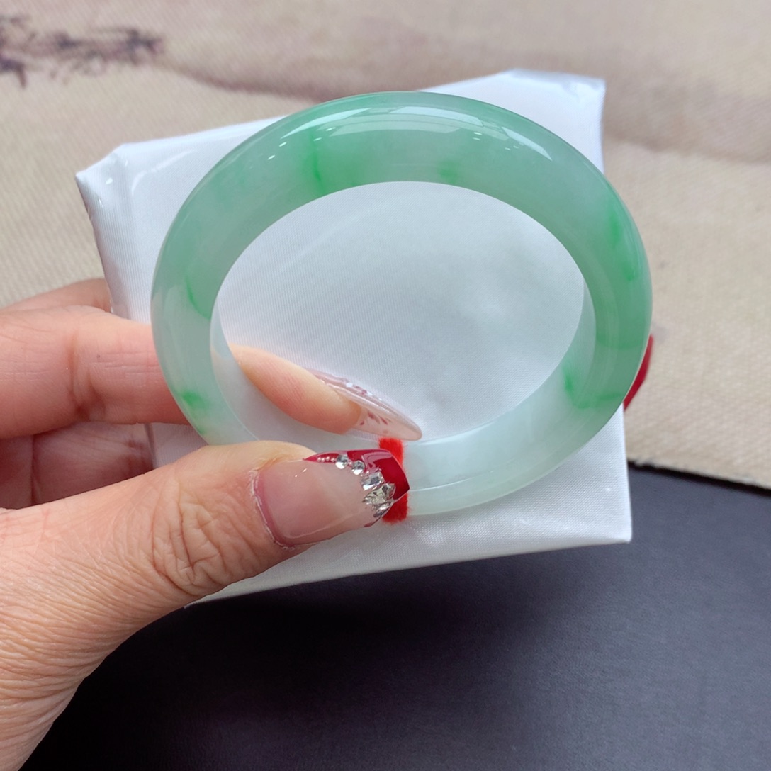 翡翠手镯未镶嵌缅甸翡翠手镯