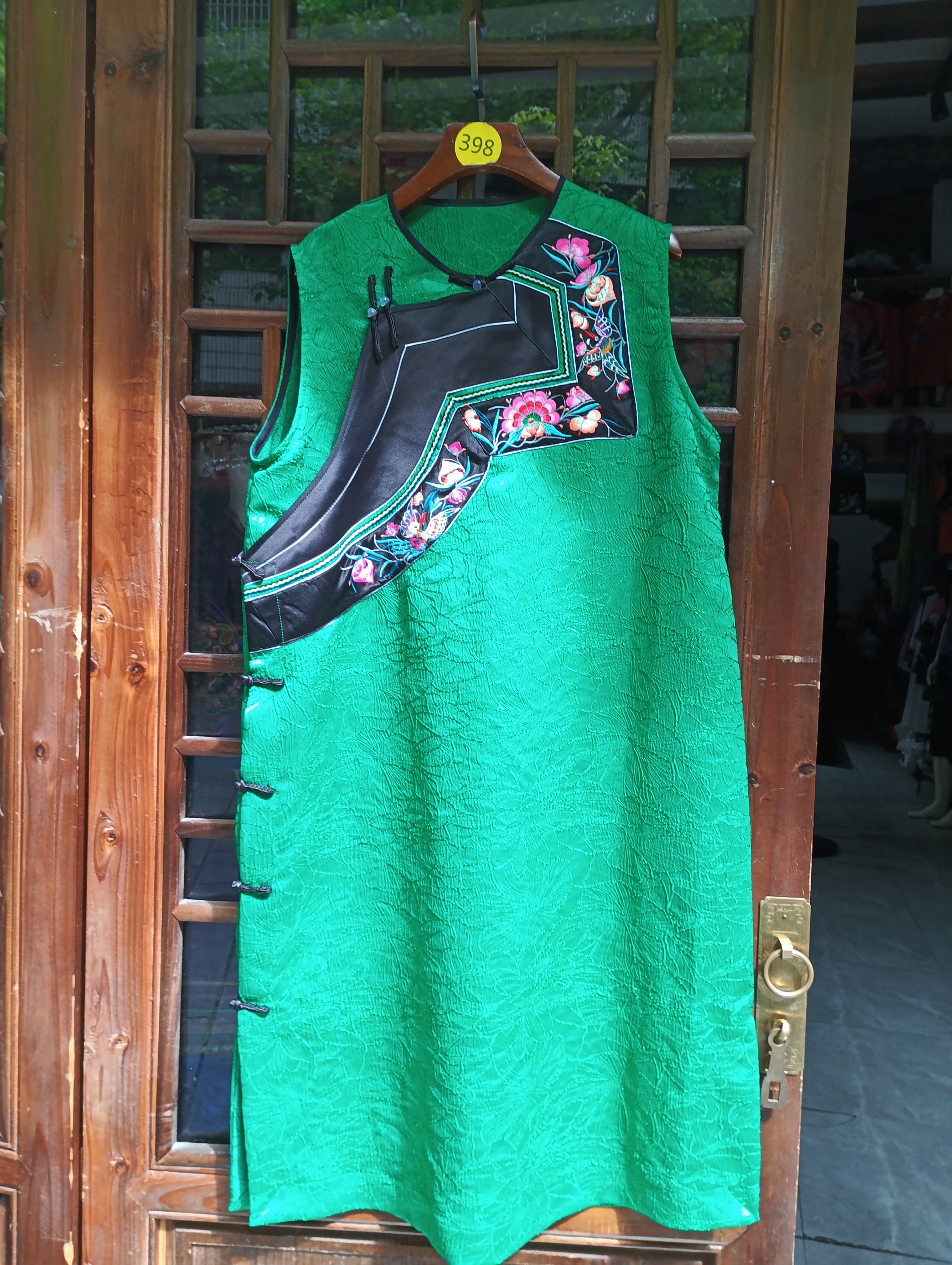 少数民族风格日常款马甲适合多种场合穿着