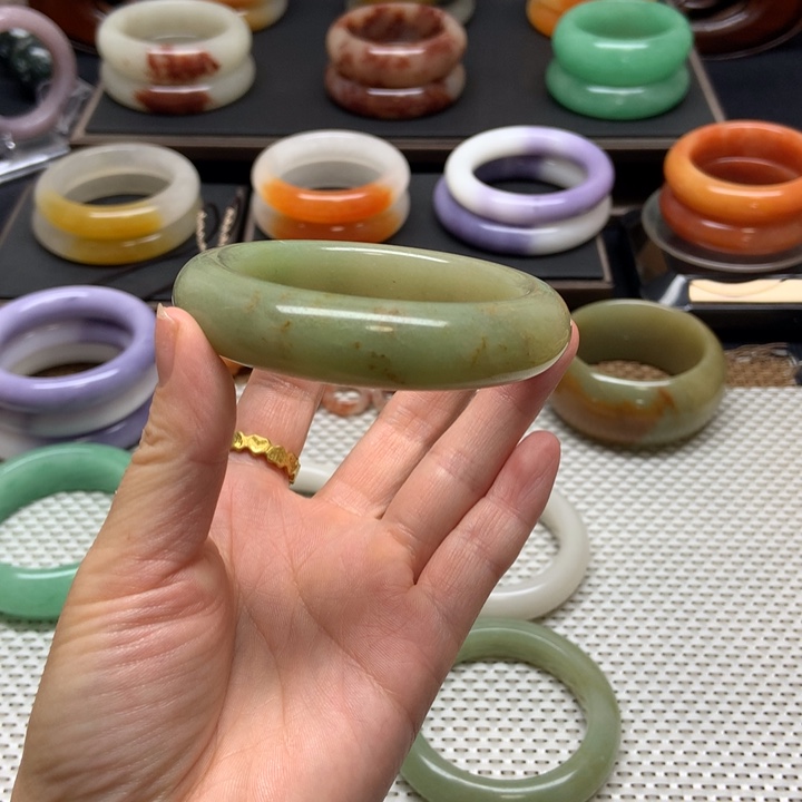 石英质玉未镶嵌手镯