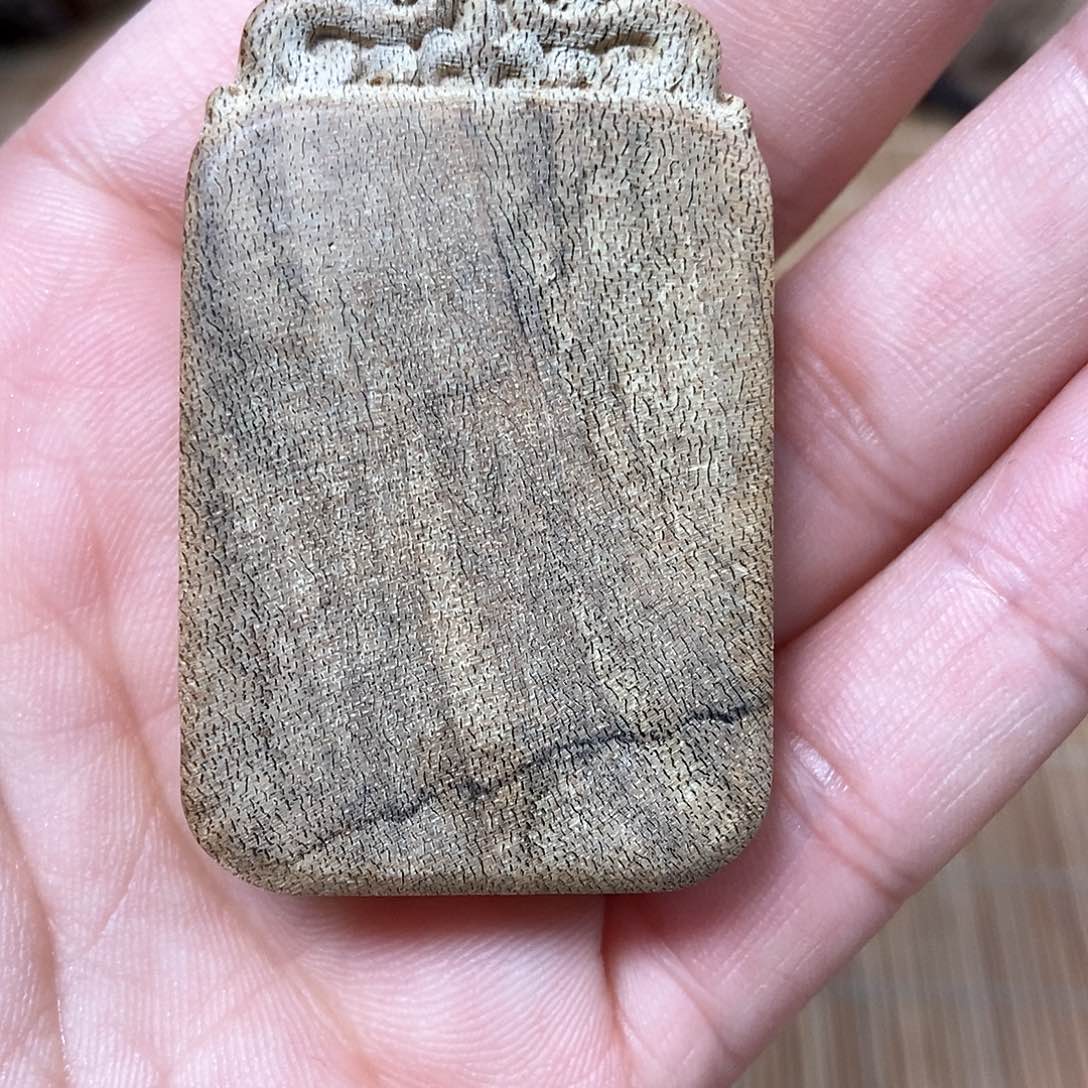 沉香吊坠正区达拉干351牌平安无事牌