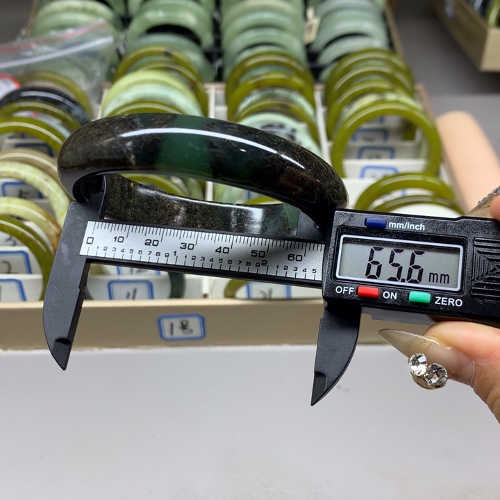 未镶嵌蛇纹石玉手镯35