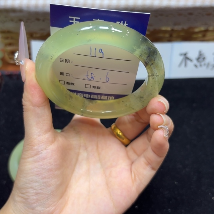 未镶嵌岫玉手镯天然
