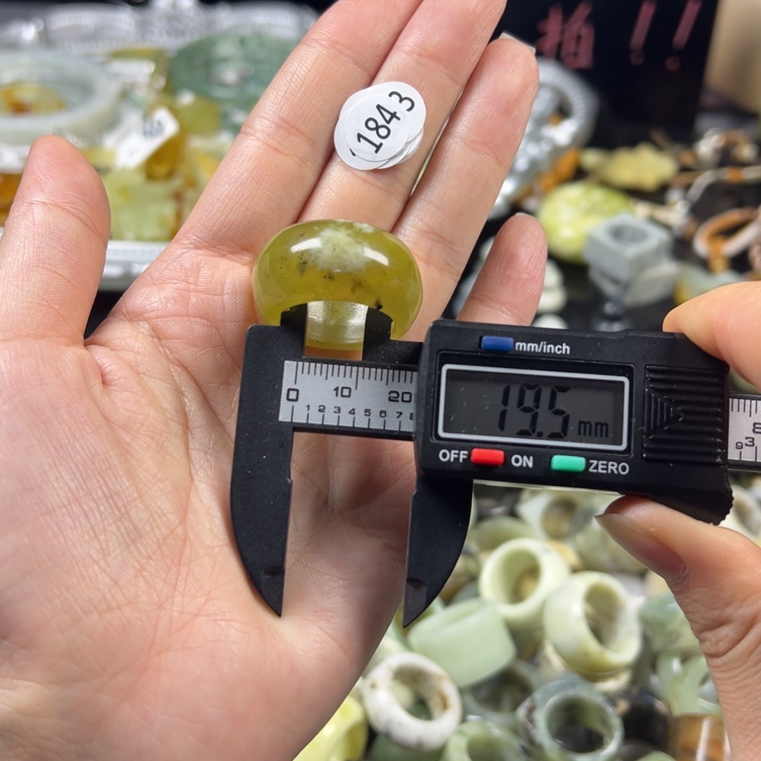 蛇纹石玉未镶嵌戒指