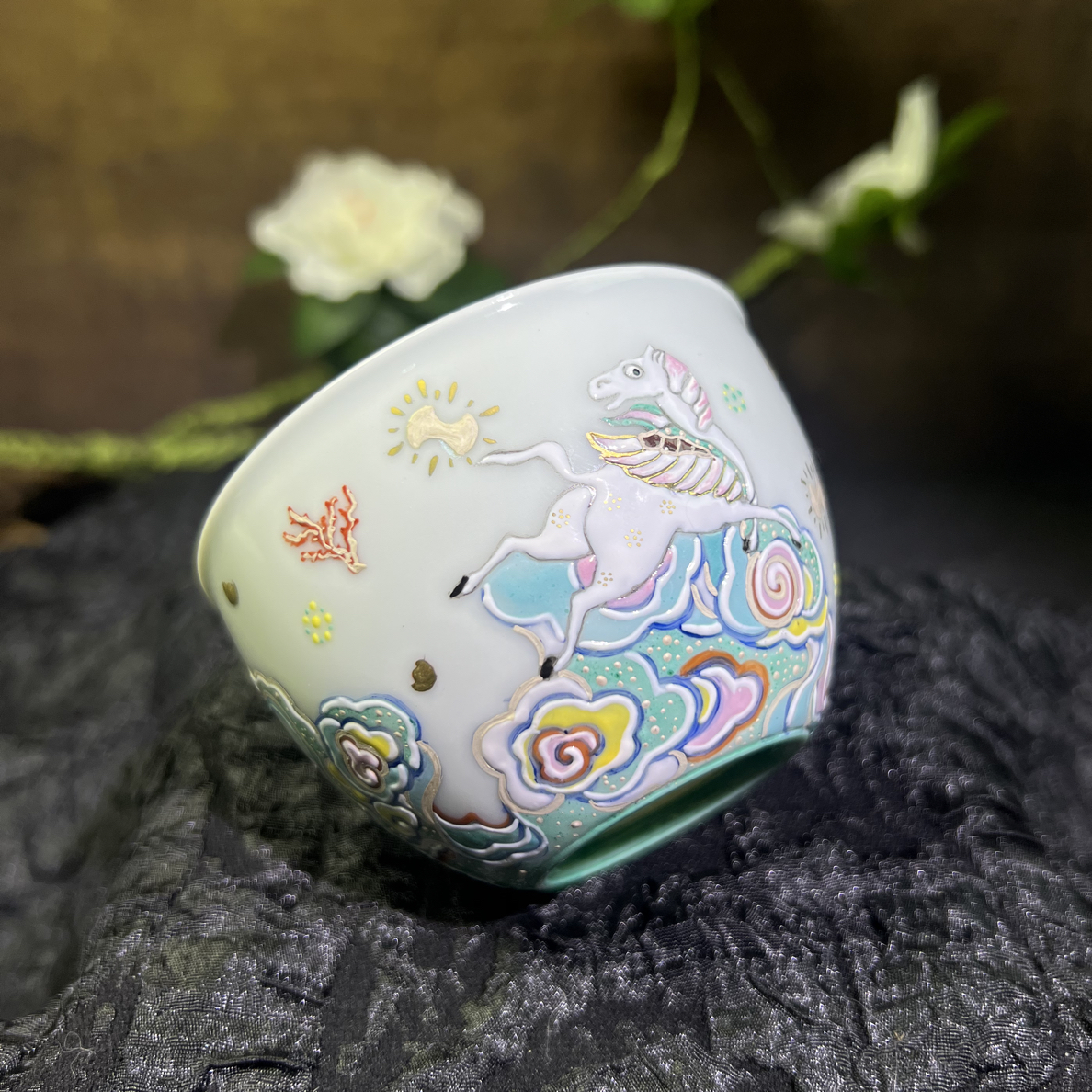 七彩祥云小飞马缸杯  纯手绘珐琅彩