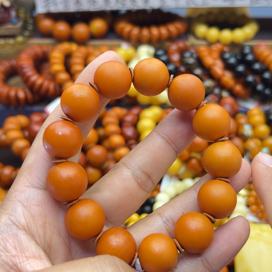 未镶嵌琥珀珠宝奇石