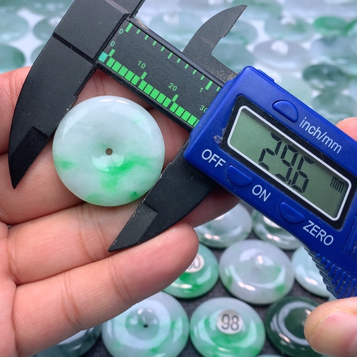 翡翠颈饰未镶嵌缅甸天然A货翡翠