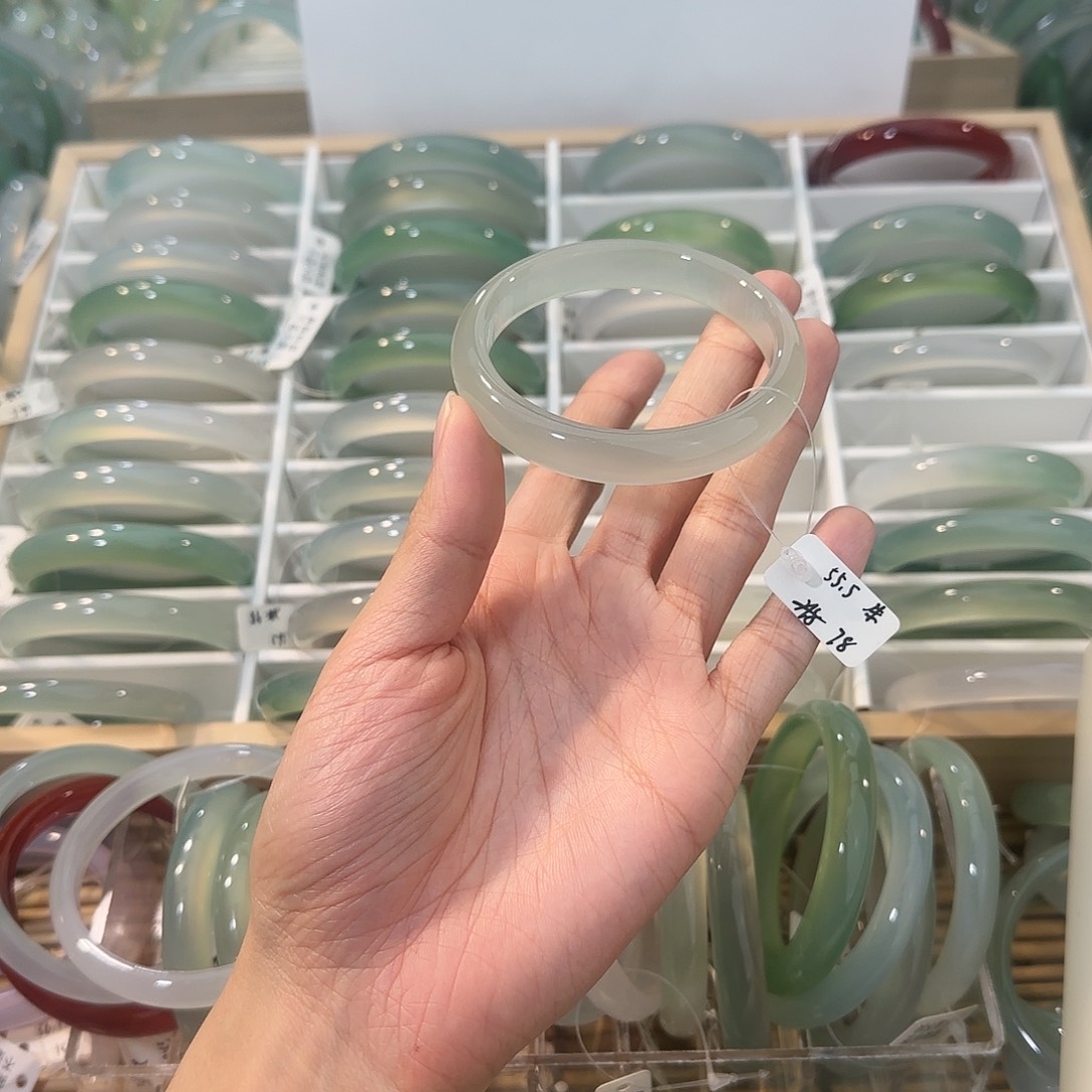 玛瑙/玉髓未镶嵌手镯圈口55.5