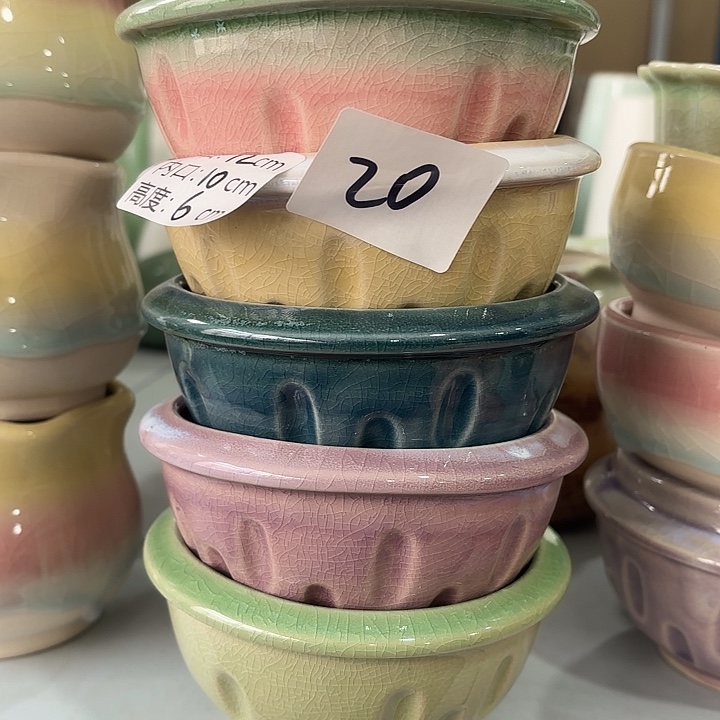 红陶发2个，内10外12