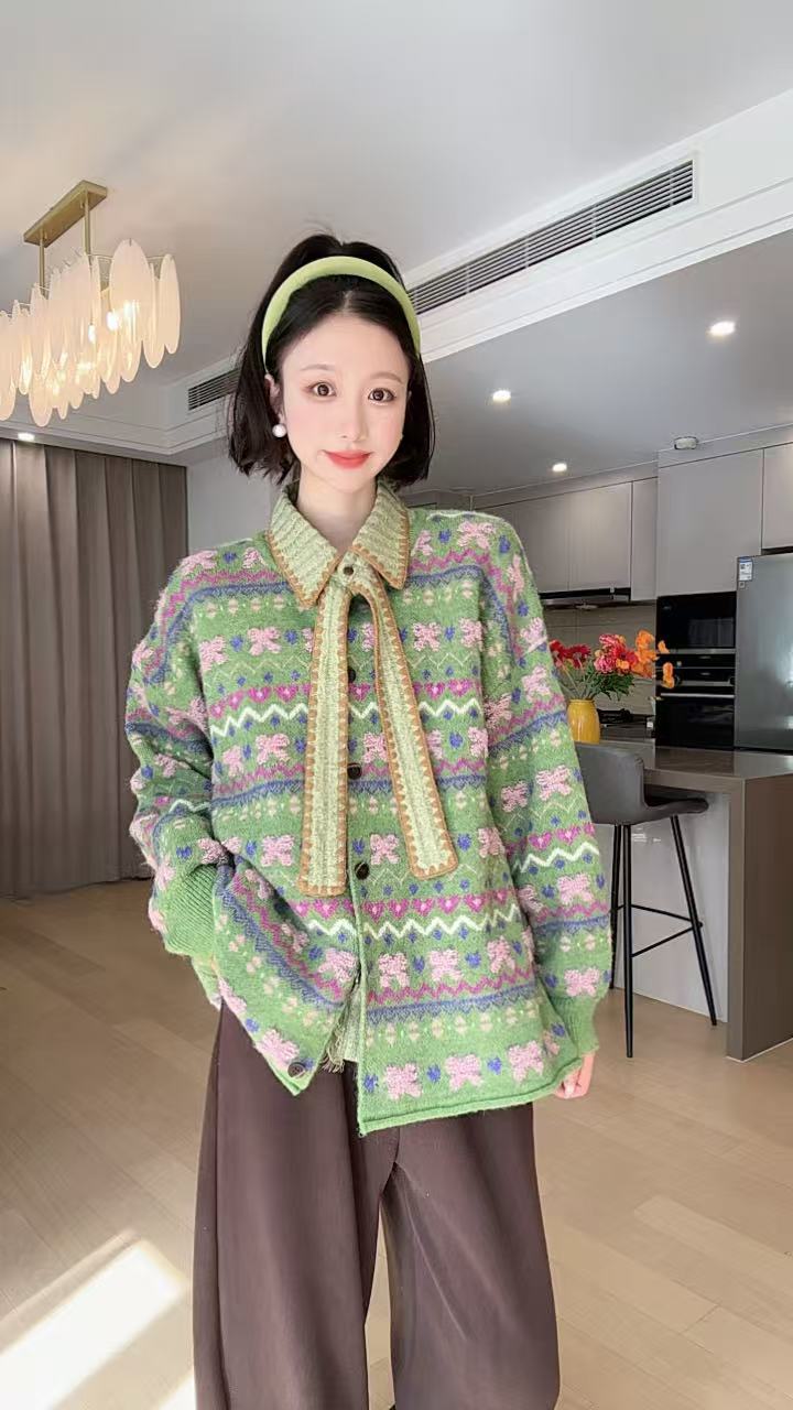 小玉推荐《绿底粉花》针织外套