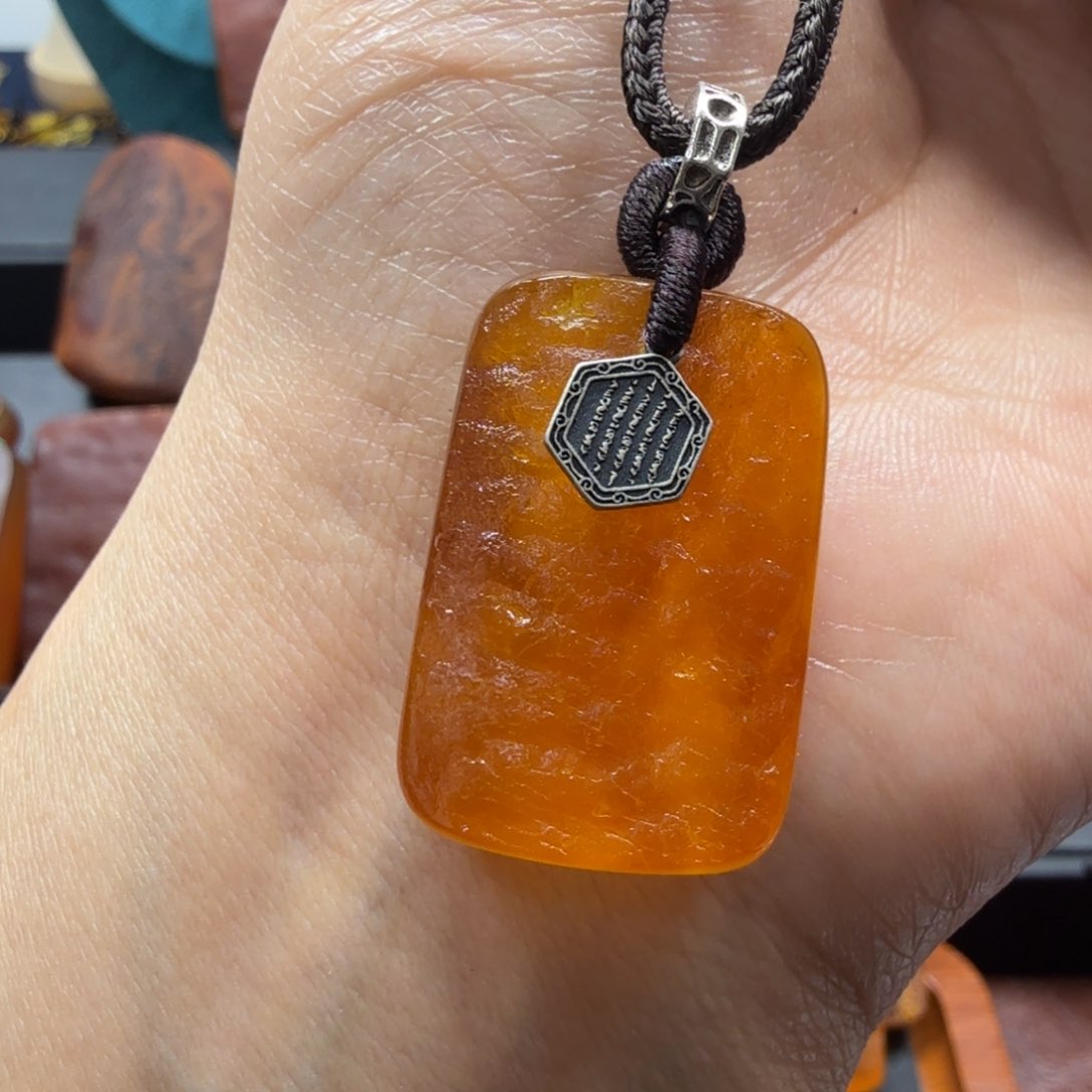 琥珀吊坠(赠链)未镶嵌